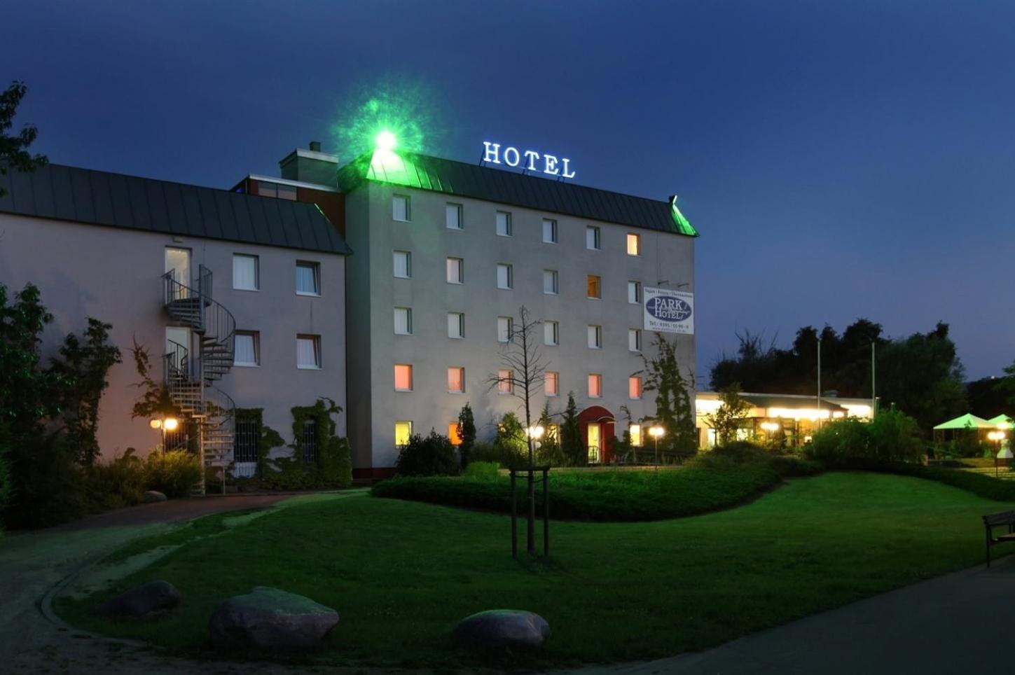 Parkhotel Neubrandenburg Esterno foto