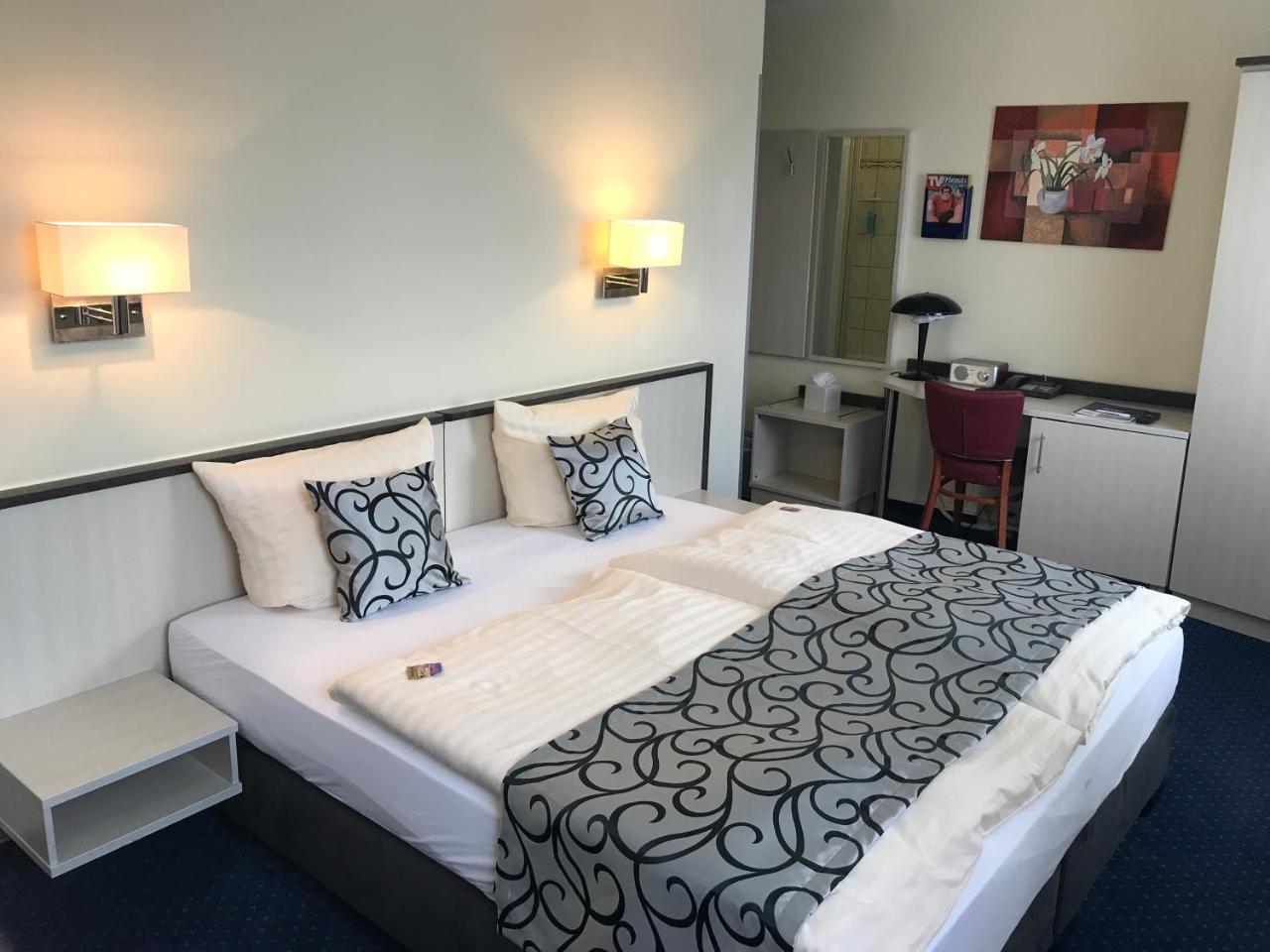 Parkhotel Neubrandenburg Esterno foto