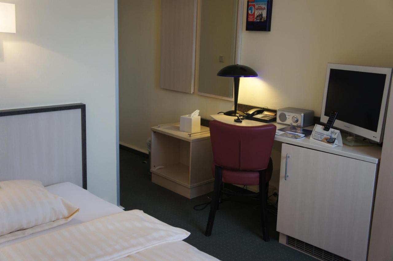 Parkhotel Neubrandenburg Esterno foto